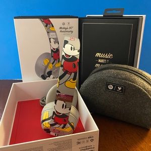 Beats Solo3 Wireless Mickey 90th Anniversary